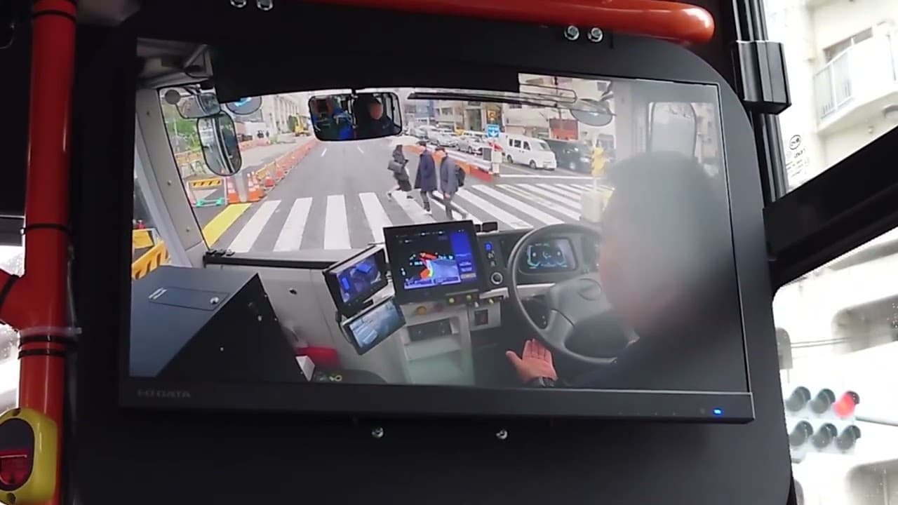 KDDI×JR東日本 自動運転バスの車内風景-ケータイ Watch